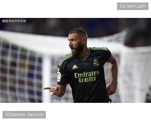 菲尔米诺与本泽马：伪九号功能分化，一人偏体系策应，一人向终结集中