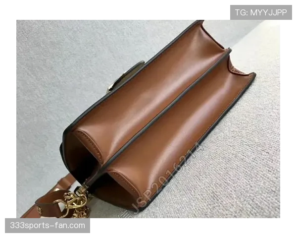 登贝莱又换豪车了？听说他钱包瘦了，手腕上的金表还闪呢！