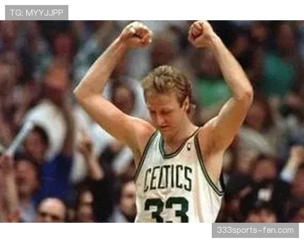 伯德无球跑动牵制防线，拉开空间改变80年代绿军进攻结构